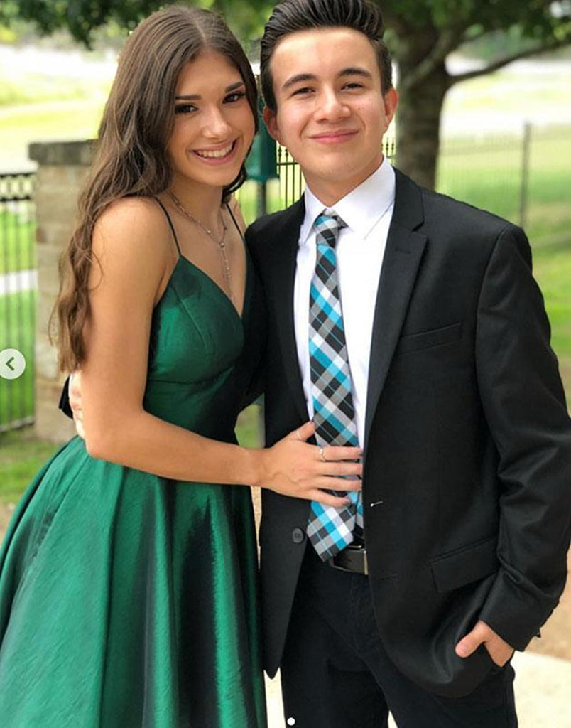 Cute V Neck Green Short Prom Dresses, V Neck Green Homecoming Dresses, Shiny Party Cute V Neck Green Short Prom Dresses, V Neck Green Homecoming Dresses, Shiny Party