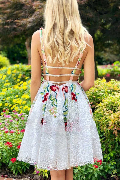 V Neck Open Back White Lace Beaded Short Prom Dresses with Appliques, Floral White Homecoming Dresses, Backless White Formal Evening Dresses